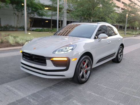 Used 2023 Porsche Macan image 32