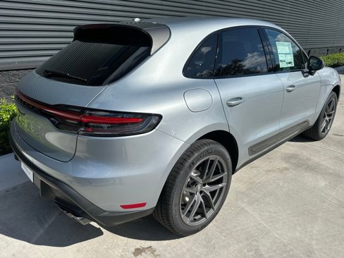 Used 2025 Porsche Macan image 9