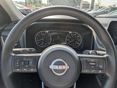 Used 2024 Nissan Rogue SV image 14