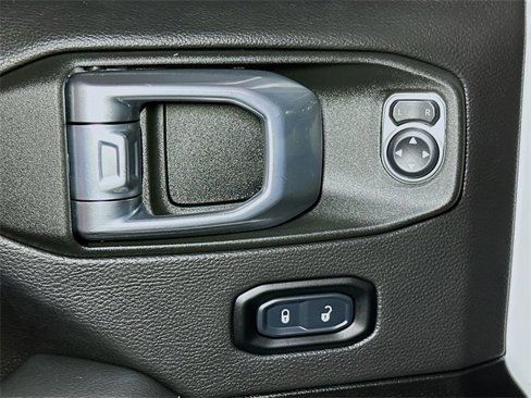 Certified 2021 Jeep Wrangler Unlimited Sahara w/ Cold Weather Group image 15