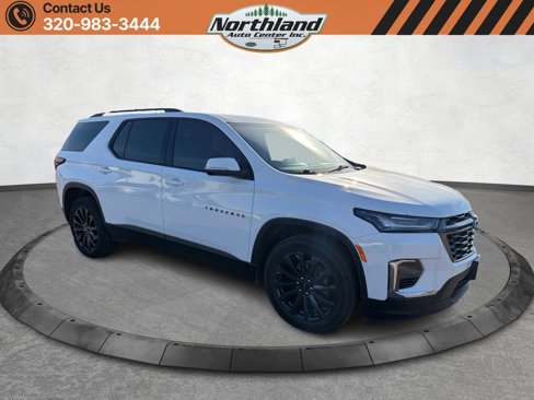 Used 2023 Chevrolet Traverse RS image 3