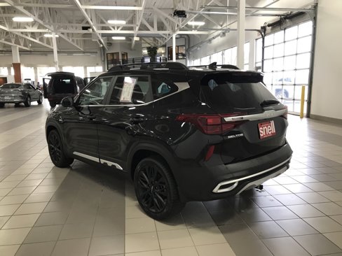 Used 2023 Kia Seltos Nightfall Edition image 3