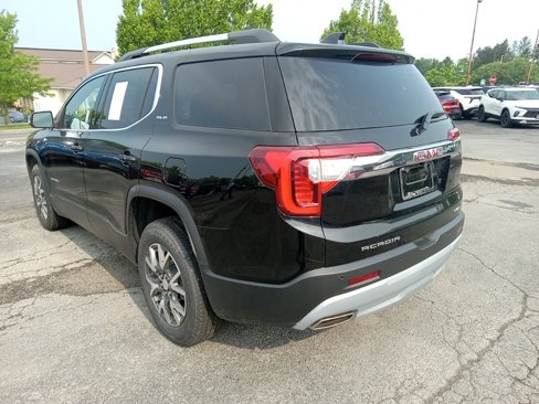 Used 2023 GMC Acadia SLE w/ Driver Convenience Package image 4