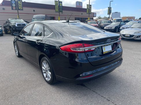 Used 2017 Ford Fusion SE image 5