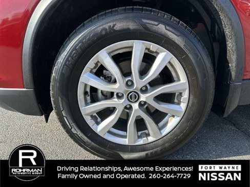 Used 2018 Nissan Rogue SV w/ Premium Package image 8
