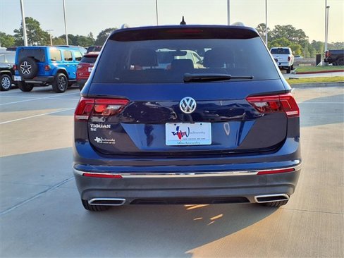 Used 2021 Volkswagen Tiguan SE w/ Panoramic Sunroof Package image 13