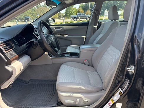 Used 2016 Toyota Camry LE image 10