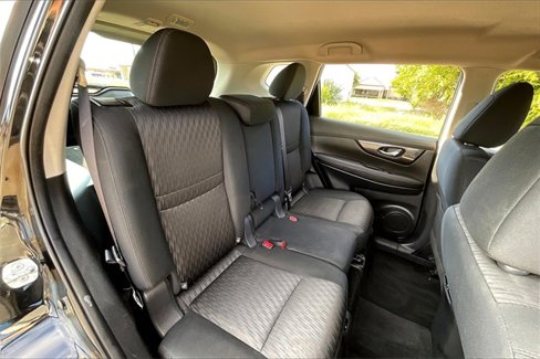 Used 2018 Nissan Rogue S image 27