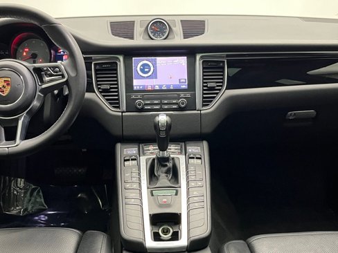 Used 2018 Porsche Macan S image 29