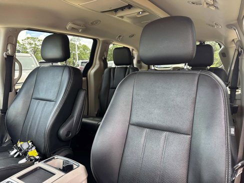 Used 2012 Chrysler Town & Country Touring-L w/ Driver Convenience Group image 23