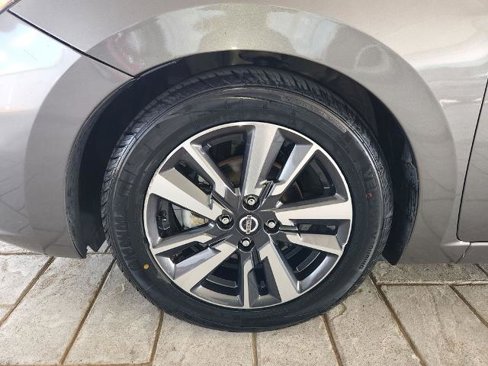Certified 2021 Nissan Versa SV image 28