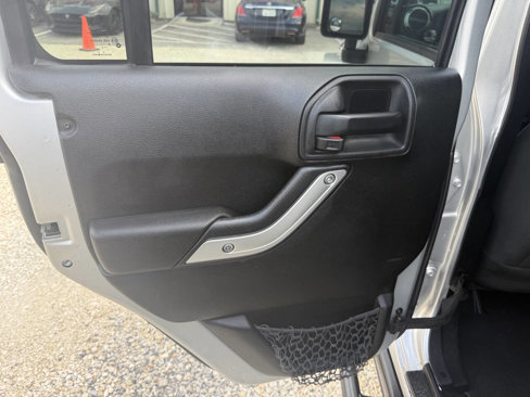 Used 2012 Jeep Wrangler Unlimited Rubicon w/ Connectivity Group image 35