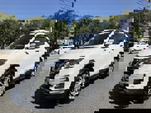 Used 2019 Nissan Rogue S image 1