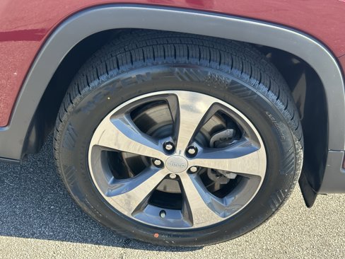 Used 2019 Jeep Cherokee Limited image 15