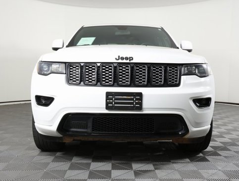 Used 2021 Jeep Grand Cherokee Laredo X image 2