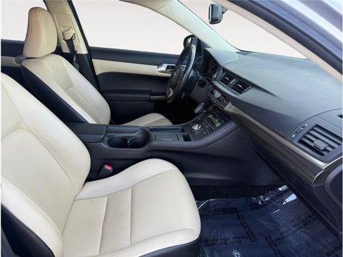 Used 2016 Lexus CT 200h image 15