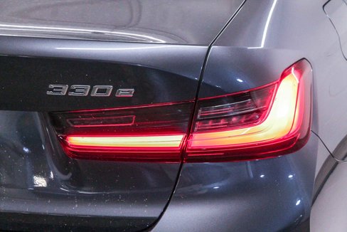 Certified 2022 BMW 330e w/ Driving Assistance Package image 7
