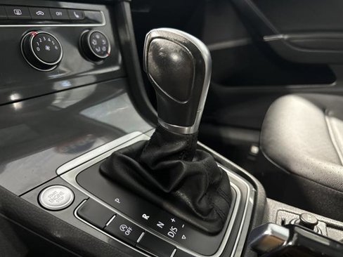 Used 2019 Volkswagen Golf SE image 23
