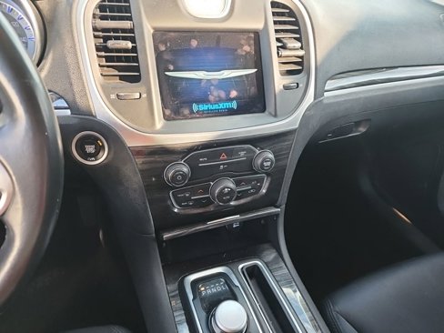 Used 2019 Chrysler 300 Touring w/ Sport Appearance Package image 11