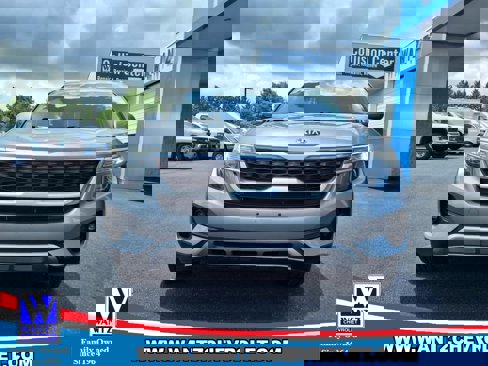 Used 2021 Kia Seltos EX image 3