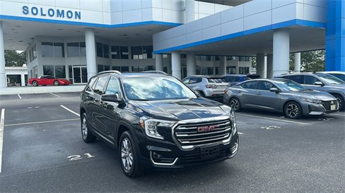 Used 2024 GMC Terrain SLT image 1