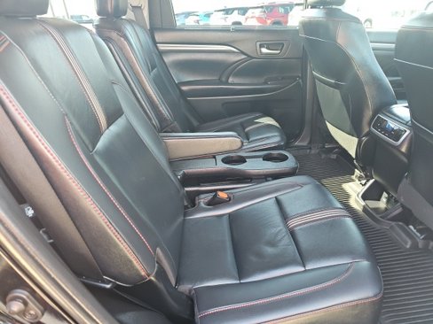 Used 2019 Toyota Highlander XLE image 15