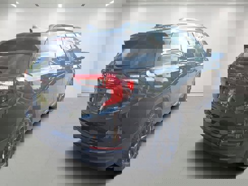 Used 2022 GMC Terrain SLE w/ Driver Convenience Package image 4