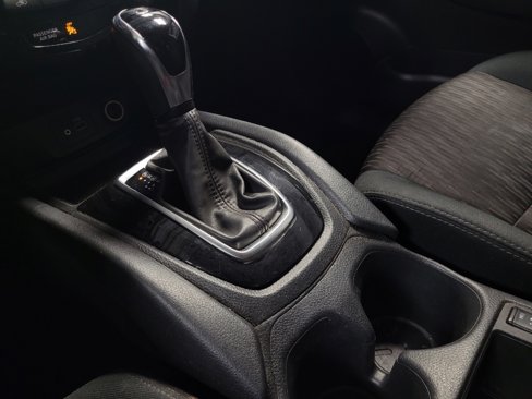 Used 2018 Nissan Rogue SV image 26
