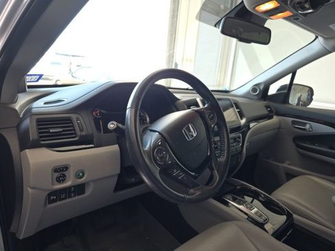 Used 2017 Honda Pilot Touring image 5