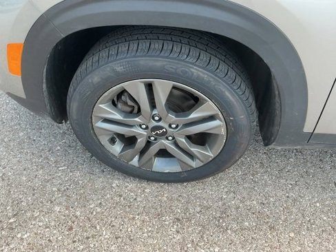 Certified 2023 Kia Seltos LX image 9