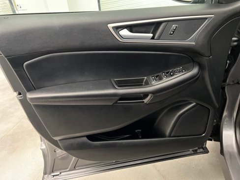 Used 2024 Ford Edge SEL image 11