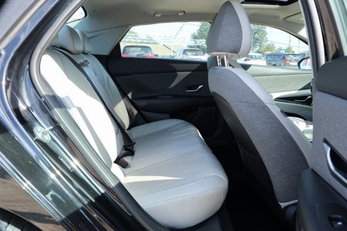 Used 2023 Hyundai Elantra Limited image 10