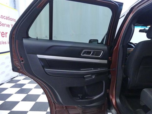 Used 2016 Ford Explorer XLT image 22