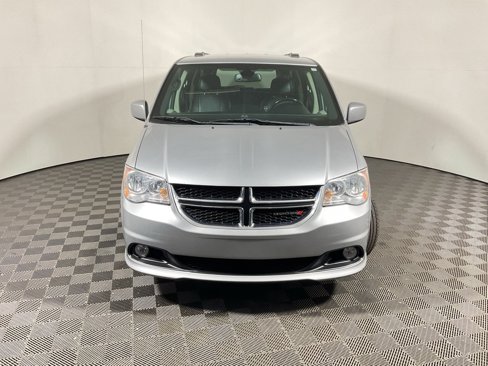 Used 2019 Dodge Grand Caravan SXT image 4