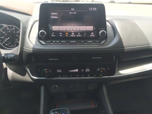 Used 2022 Nissan Rogue SV image 6