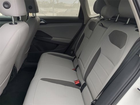 Used 2024 Volkswagen Taos SE w/ Panoramic Sunroof Package image 14