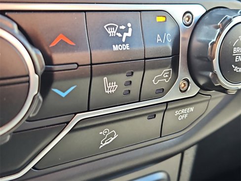 Used 2020 Jeep Wrangler Unlimited Sahara image 18