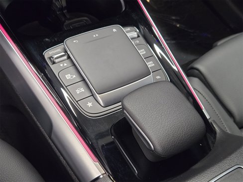 Used 2023 Mercedes-Benz EQB 300 4MATIC image 21
