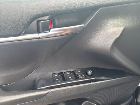 Used 2020 Toyota Camry LE image 31
