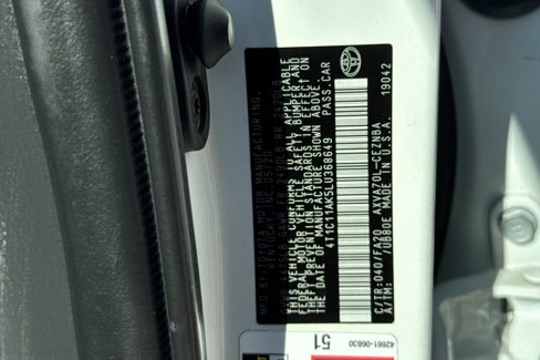 Certified 2020 Toyota Camry LE image 22