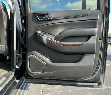 Used 2017 Chevrolet Suburban LT image 32
