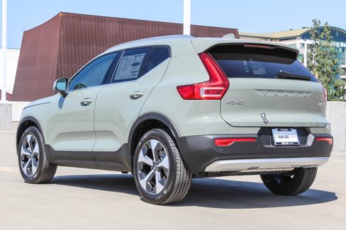 Used 2024 Volvo XC40 B5 Plus w/ Climate Package image 8