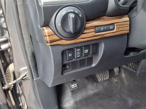 Used 2017 Nissan Titan SL w/ Chrome Package image 17