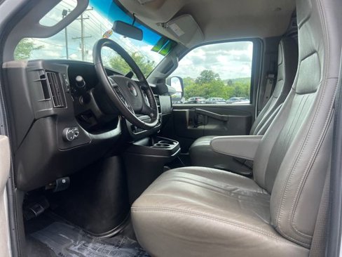 Used 2022 GMC Savana 2500 w/ Driver Convenience Package image 26