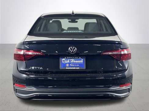 Certified 2024 Volkswagen Jetta Sport image 8