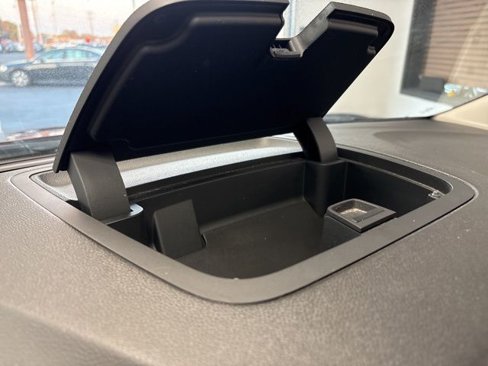 Used 2017 Chevrolet Traverse LT w/ Style and Technology Package image 40