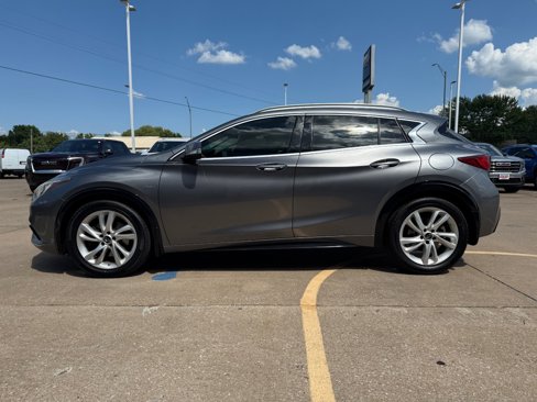 Used 2017 INFINITI QX30 Premium image 5