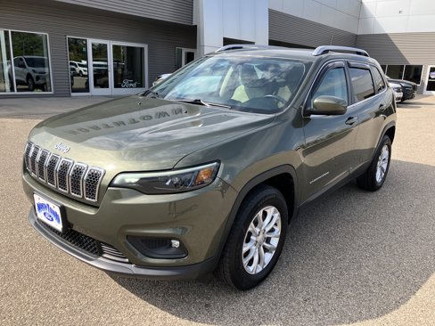 Used 2019 Jeep Cherokee Latitude w/ Cold Weather Group image 2