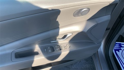 Used 2023 Hyundai Elantra SEL w/ Winter Weather Package image 10