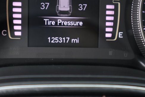 Used 2019 Jeep Cherokee Latitude w/ Popular Appearance Group image 18